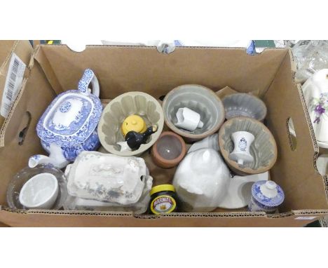A collection of ceramics, to include a Spode Italian pattern teapot, stoneware jelly moulds etc 