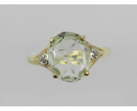 A green amethyst set 9ct yellow gold ring.