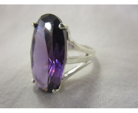 Silver amethyst set ring