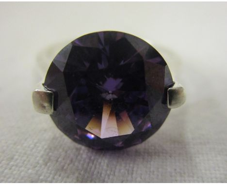 Silver amethyst set ring