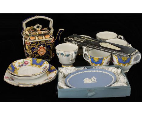 Small Collection of Tea Sets and Porcelain - to include Grosvenor Windsor China, 2 cups, 2 saucers, 2 plates (1 small crack) 