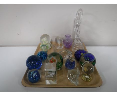 A tray containing assorted glass paperweight, Caithness glass vase, a RCR Art Deco glass figure, etc 