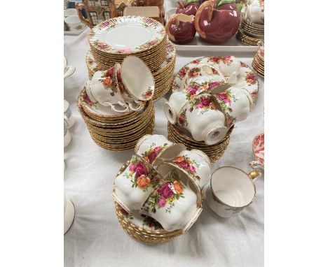 12 sitting Royal Albert Old Country Roses dinner and tea service including cups, saucers, plates and bowls 