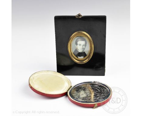 A 19th century Manchester School of Medicine & Surgery silver presentation medallion, J. E. Terry & Co, London, 1829, 'This m