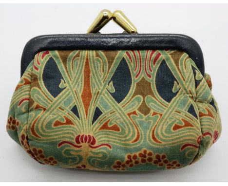 Art Nouveau Liberty purse, L: 90 mm. P&amp;P Group 1 (£14+VAT for the first lot and £1+VAT for subsequent lots) 