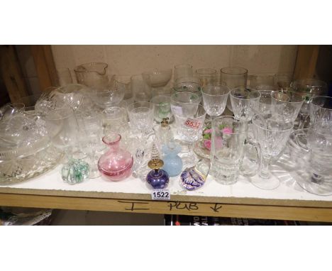 Shelf of mixed glassware including a Caithness vase. Not available for in-house P&amp;P 