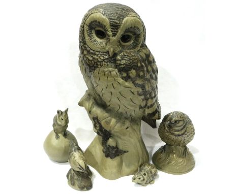 Large Poole ceramic owl, H: 32 cm, and a Quail, and other animals, no cracks or chips. P&amp;P Group 3 (£25+VAT for the first