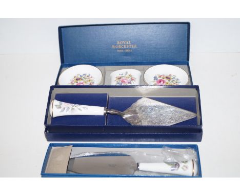 Royal Worcester, two cake slices and three piece ceramic set 