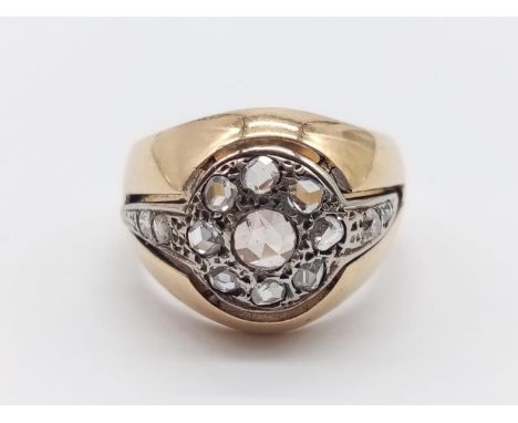 18k yellow gold diamond cluster Ring. Size K. Weight: 9.29g 