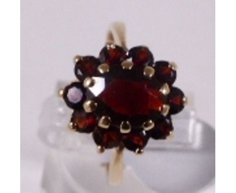 9CT CLUSTER RING. 9ct gold vintage 1970 garnet cluster ring, size P/Q