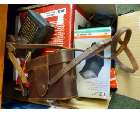 MIXED VINTAGE CAMERAS. Box of mixed vintage cameras including boxed Hama