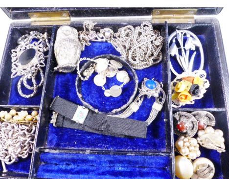 VINTAGE BOX AND CONTENTS. Vintage leather box containing good quality costume jewellery including silver