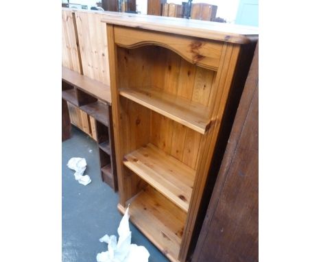 A narrow pine four shelf bookshelf, 59cmW