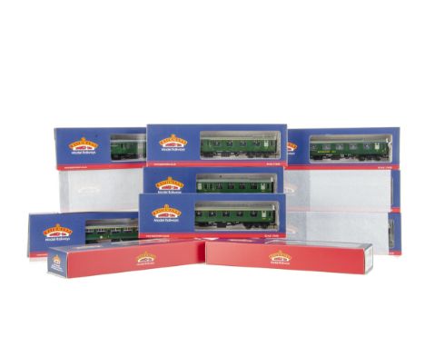 Bachmann 00 Gauge BR SR green Mk 1 Coaches, all 39..., 153C, 228C, 178C, 053E, 333A (MK2), 128C, 253, 262A, 028E and 078E (2)