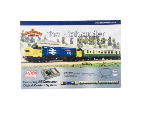 Bachmann 00 Gauge 30-048 The Highlander Train Set, comprising BR blue Class 37, two green and cream coaches, track and contro