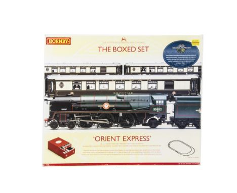 Hornby 00 Gauge R1038 'The Orient Express' Boxed Set, comprising BR green 'United States Line' Locomotive and tender, three P