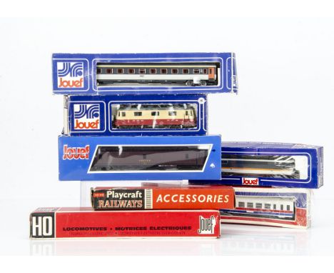 Jouef HO Gauge Locomotives and Passenger Rolling Stock, 8274 SNCF green 2-8-2 141-R-416 Locomotive and Tender, 8329 SNCF ligh