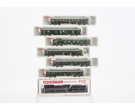 Fleischmann German Stream Lined Steam Locomotive and Coaches, a cased group 7172 Streamlined steam locomotive and tender BR01