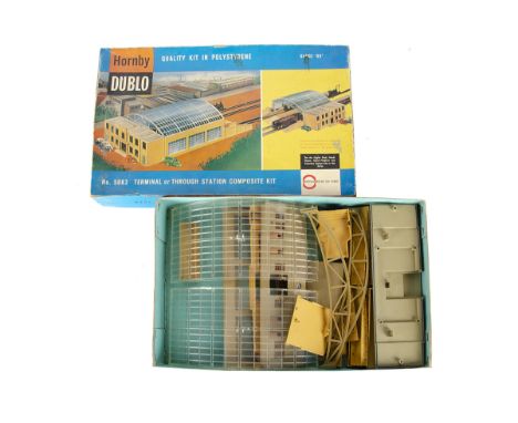 Hornby-Dublo 00 Gauge 5083 Terminal or Through Station plastic kit, in original box, F-G, appears complete, main building pai