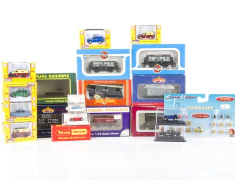 Airfix Replica Bachmann Dapol Hornby 00 Gauge wagons and Road vehicles by Classix Busch and others, Airfix Devizes PO wagons 