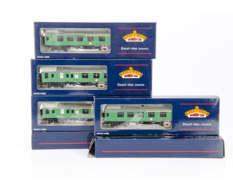 Bachmann 00 Gauge 39-228 BR SR green Mk 1 Brake Corridor Composite Coaches, six Coaches , in original boxes, in Bachmann Disp