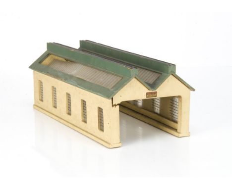 Hornby-Dublo 00 Gauge Pre-war Engine Shed, in cream and green, F-G, one side jamb damaged otherwise G