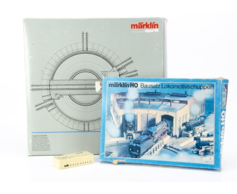 Märklin HO Gauge Turntable and Kit Locomotive Shed, a boxed 7686 digital turntable (unchecked for completeness possibly some 