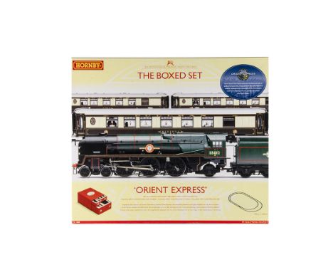 Hornby 00 Gauge R1038 'The Orient Express' Boxed Set, comprising BR green 'United States Line' Locomotive and tender, three P