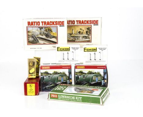 Ratio Peco Eckon Hornby and other Makers 00 Gauge Lineside Kits and Accessories, Ratio, 517 Concrete Footbridge, 504 Station 