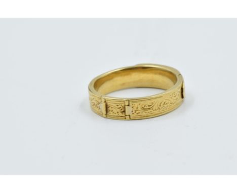 18ct antique yellow gold French mourning ring, with engraved hinged outer band opening to reveal woven hairSize K/LGenerally 