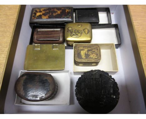 Good quality Japanese Niello gilt metal snuff box, signed to the base together with a collection of other snuff boxes includi