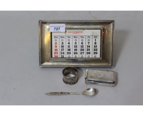 London silver mounted desk calendar, antique silver snuff box, a napkin ring and a spoon 