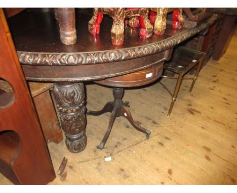 Late 19th Century oak circular extending dining table having three extra leaves with winding handle, the gadroon carved top r