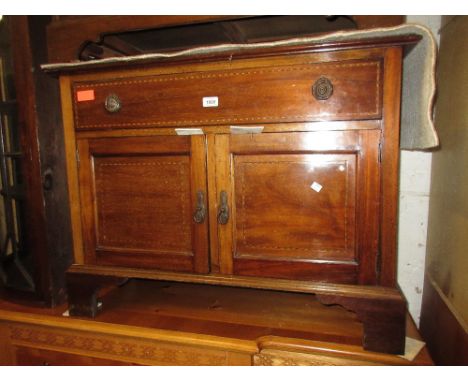 Small Edwardian mahogany and chequer line inlaid side cabinet with a single drawer above a pair of cupboard doors on bracket 