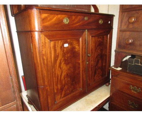 Good quality Victorian mahogany chiffonier with a shelf back above a single drawer, a pair of panelled doors raised on bun fe