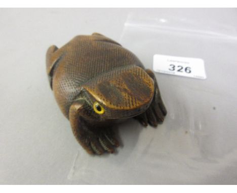 Carved wooden snuff box in the form of a toad with glass eyes CONDITION REPORT Small chip to one foot as shown in photo