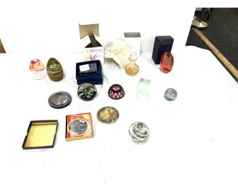 Selection of glass paperweights to include Caithness etc 