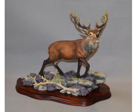 Border Fine Arts Figure "Highland Majesty" No. BO220, Signes R. Roberts with wooden base 