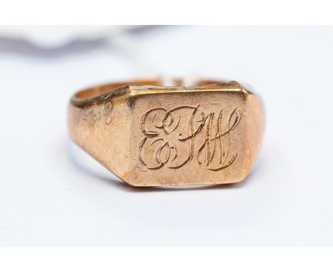 A yellow metal ring, stamped 18k, 6.2 grams approx