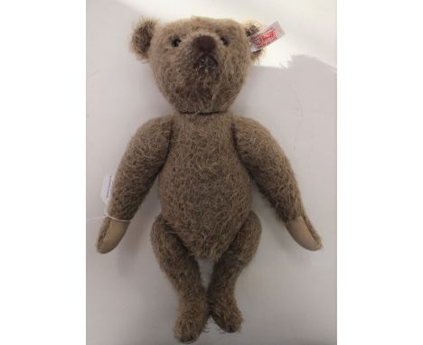 A Steiff Keepsake bear, white tag, with squeaker, 661884, Limited Edition 424/1500.