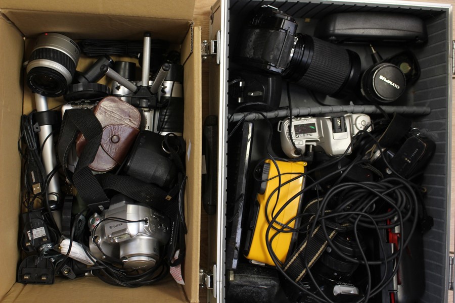 Cased Pentax camera with accessories and smaller modern cameras etc