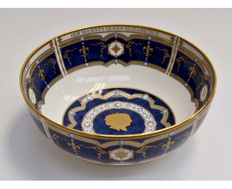 A Royal Worcester bowl, commemorating 'Her Majesty the Queens Diamond Wedding Anniversary 1947-2007', gilded detailing, diame