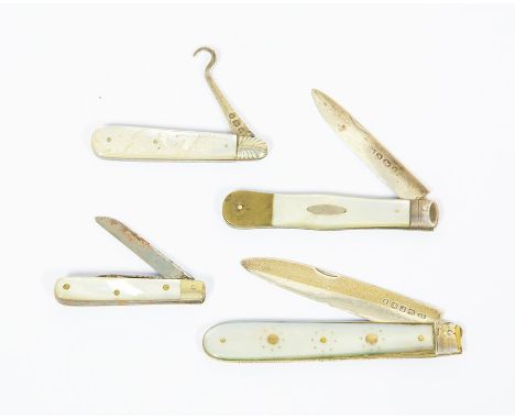 Three Mother of Pearl handled pen knives and a button hook (4)