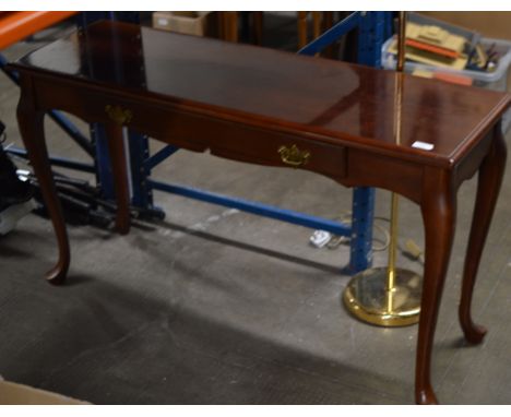 MAHOGANY EFFECT CONSOLE TABLE    