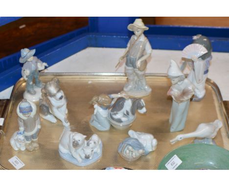 TRAY WITH VARIOUS LLADRO &amp; LLADRO STYLE FIGURINE ORNAMENTS    