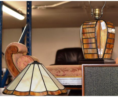 DECORATIVE ART DECO STYLE TABLE LAMP WITH SHADE    