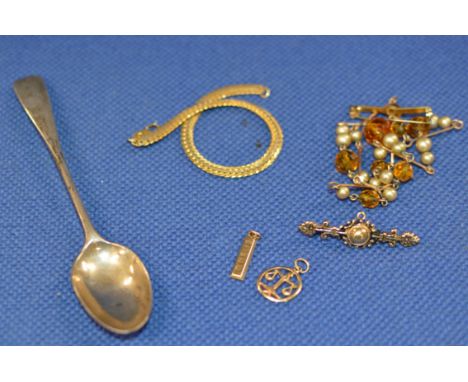 SMALL 9 CARAT GOLD INGOT &amp; 9 CARAT GOLD PENDANT - APPROXIMATE WEIGHT = 2.8 GRAMS, GEORGIAN SILVER TEASPOON &amp; SMALL QU