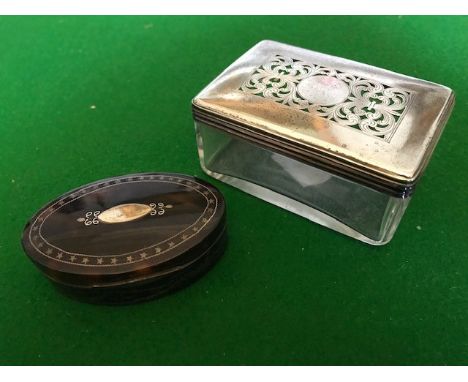 A George III oval tortoiseshell trinket box, circa 1790, hinged cover with silver pique inlay of a vacant cartouche within a 