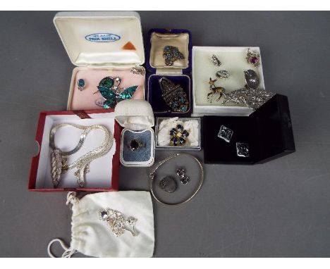 Silver - a good quality lot of costume jewellery to include Mackintosh bracelet, Paua Shell earrings and brooch set, silver 9