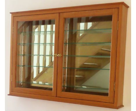 20th century light oak two door glazed display case. App. 62cm H x 88cm W x 12cm D

Reasonable used condition, scuffs and scr